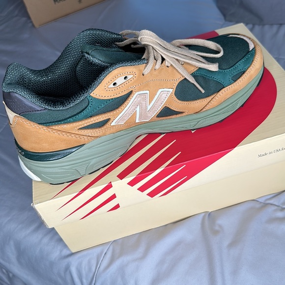 New Balance 990, Gently worn, apart of the “Made In America” release this year. - Picture 3 of 4